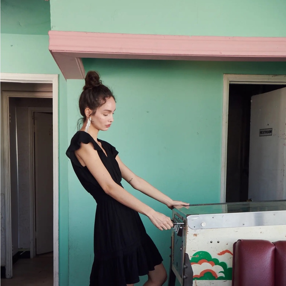 RAILS Ruffle Sleeve Mini Dress - Picture 2 of 11